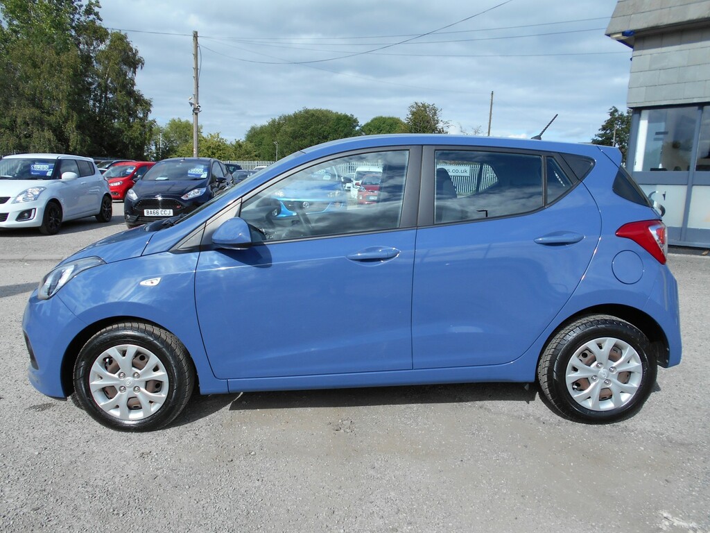 Hyundai I10 Hatchback 1.2 I10 Se 1.2 At Blue Int Ss 2017 YO66LSL Blue #3