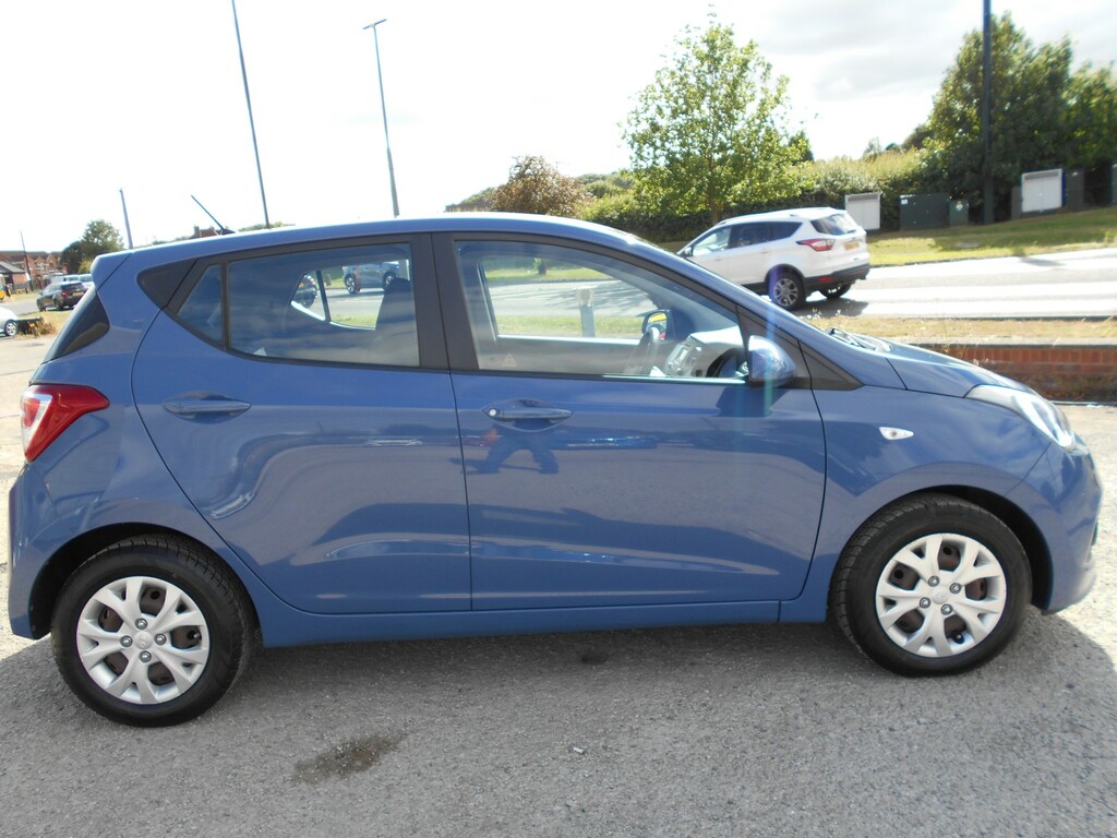 Hyundai I10 Hatchback 1.2 I10 Se 1.2 At Blue Int Ss 2017 YO66LSL Blue #4