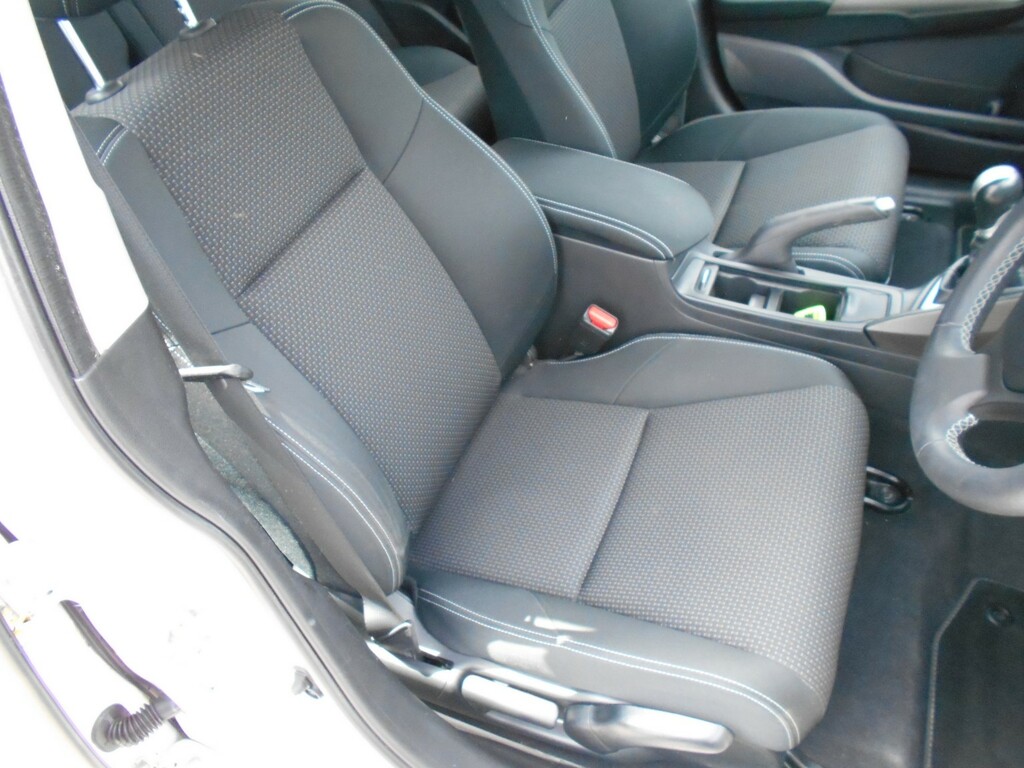 Honda Civic Hatchback 1.8 I-vtec Se Plus 201616 White #6