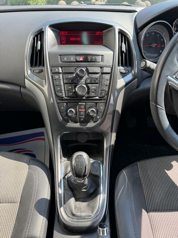 Vauxhall Astra Estate 2.0 Cdti Sri Sports Tourer Euro 5 Red #9
