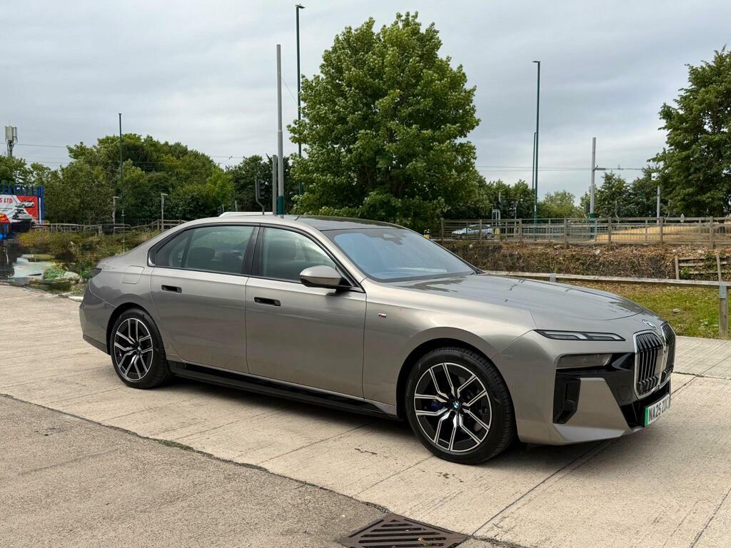 BMW i7 50 105.7Kwh M Sport Edrive Grey #4