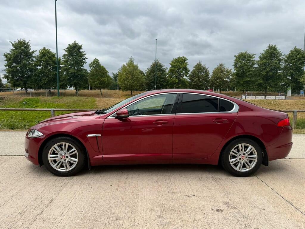 Jaguar XF Saloon Black #8