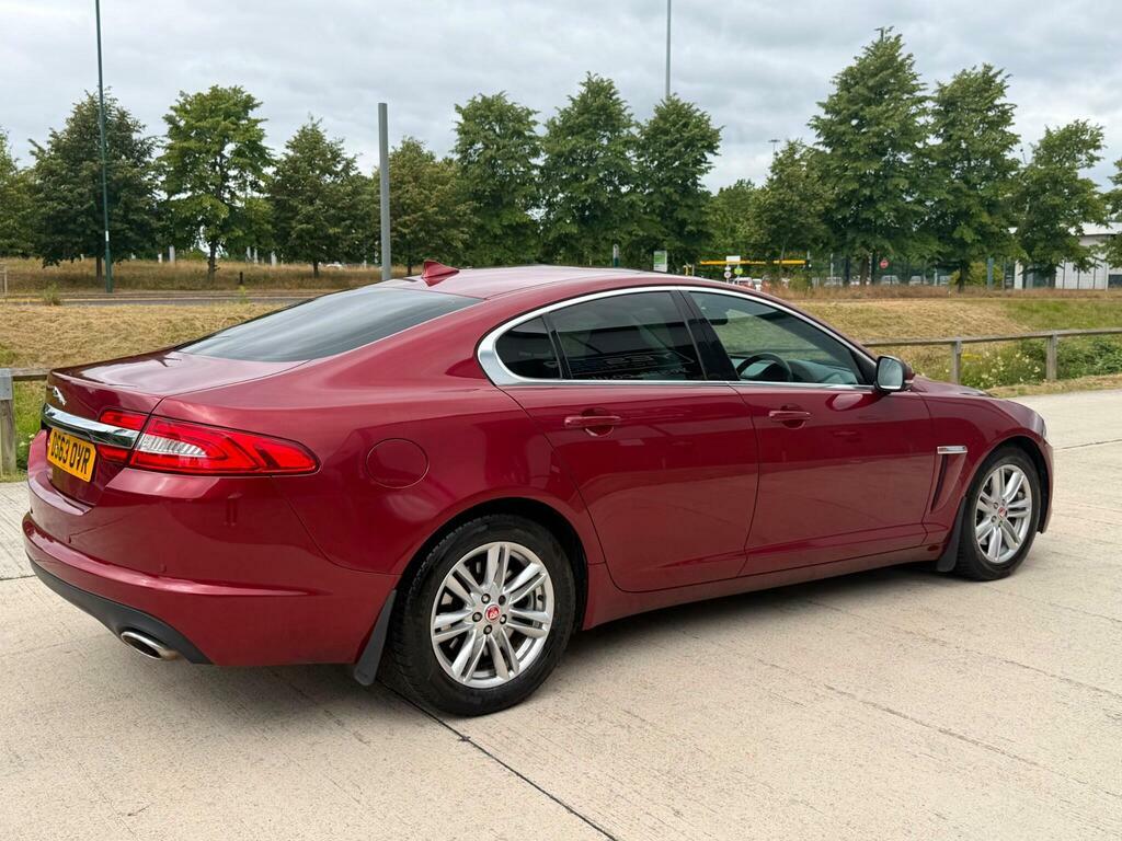 Jaguar XF Saloon Black #15