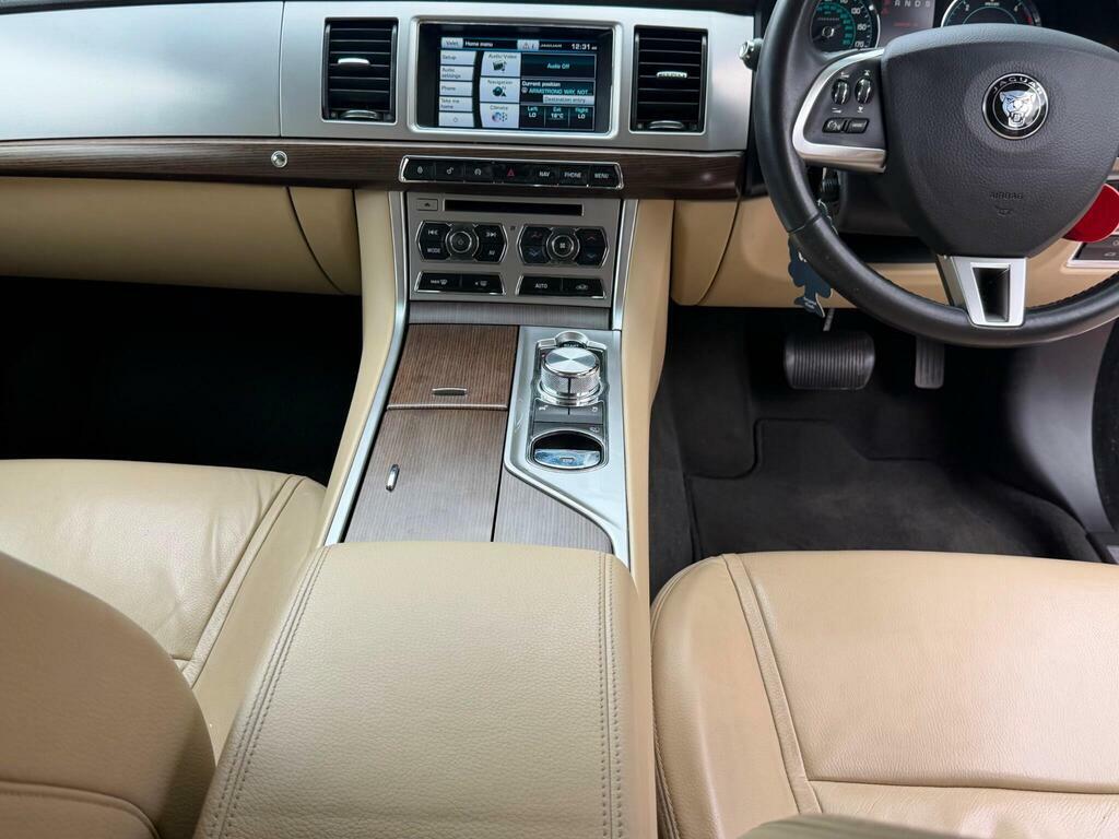 Jaguar XF Saloon Black #22