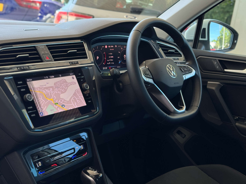 Volkswagen Tiguan 1.5L Elegance Dsg White #2