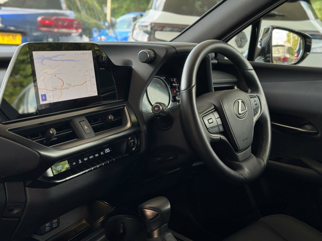 Lexus UX 2.0L F Sport Design E-cvt Silver #2
