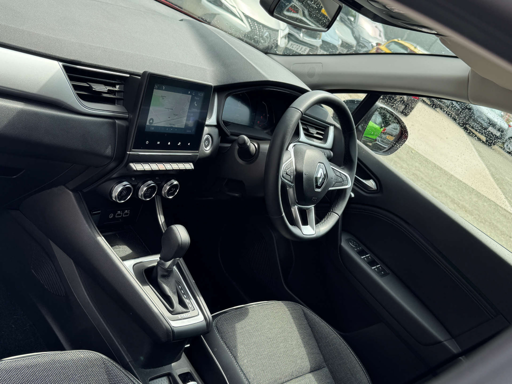 Renault Captur 1.6L E-tech Hybrid Techno Red