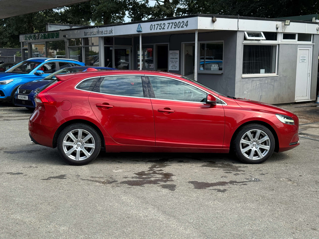 Volvo V40 1.5L T3 Inscription DK68HTY Red #3