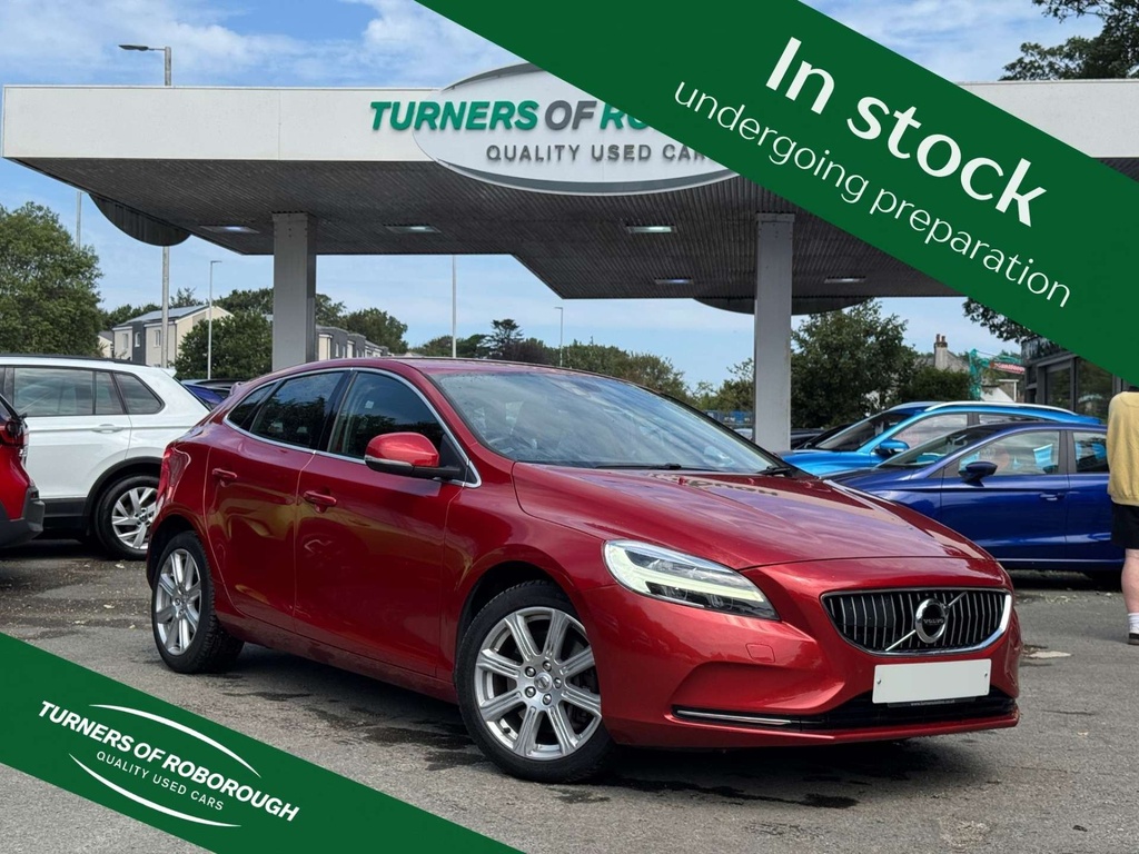 Volvo V40 1.5L T3 Inscription Red