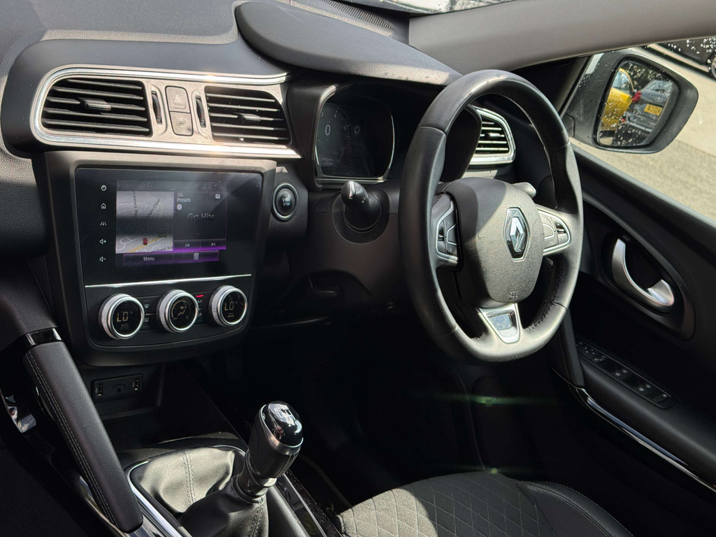 Renault Kadjar 1.3L Tce Iconic White #2