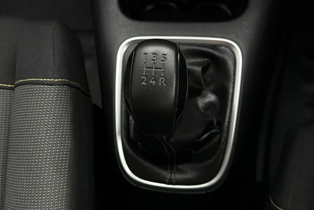 Citroen C3 Citroen C3 1.2 Puretech Flair Hatchback Pet...  #6