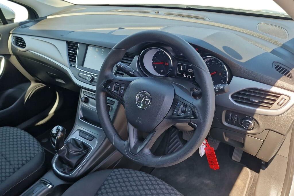 Vauxhall Astra Vauxhall Astra 1.4I Turbo Design Hatchback ... DP18MKV Silver #2