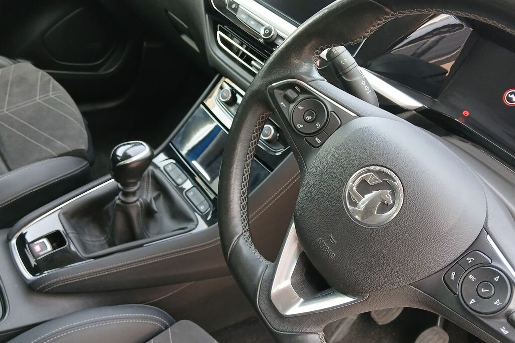 Vauxhall Grandland Hatchback White #14