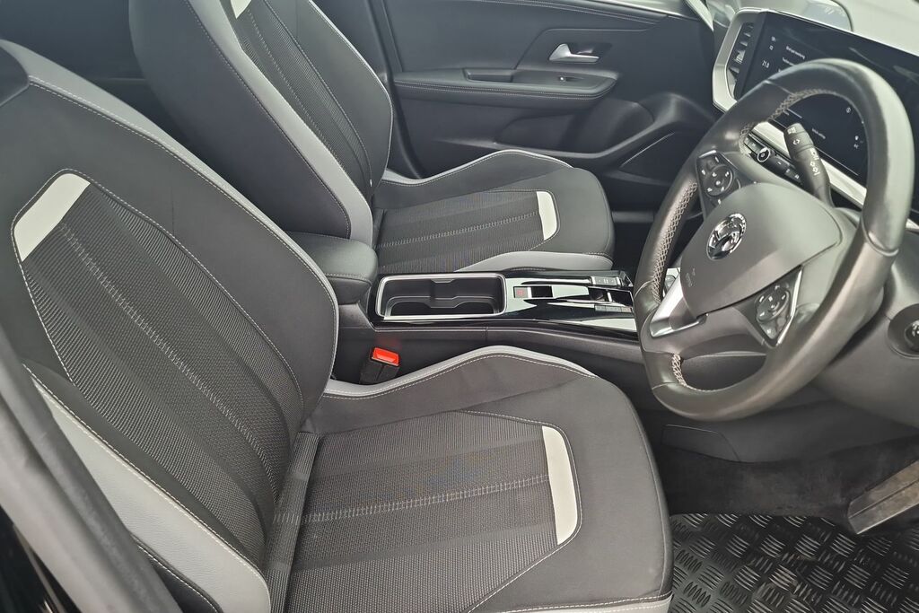 Vauxhall Mokka Hatchback Red #34
