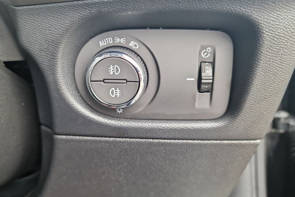 Vauxhall Mokka Hatchback Red #32