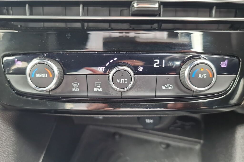 Vauxhall Mokka Hatchback Red #18