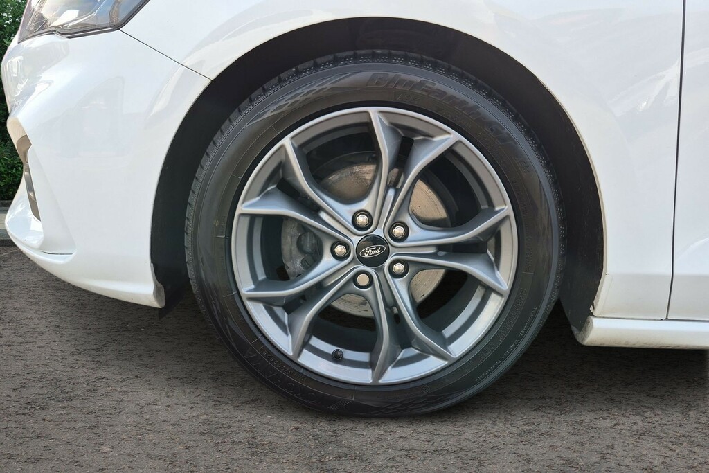 Ford Focus Ford Focus 1.5T Ecoboost St Line Hatchback ... YJ19WDY White #3