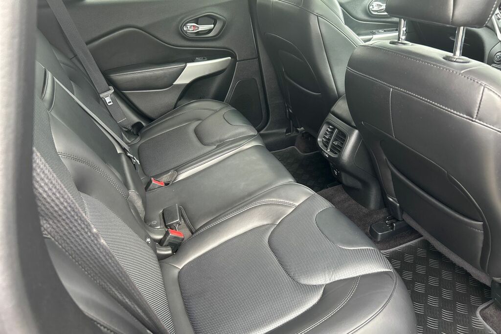 Jeep Cherokee Black #32