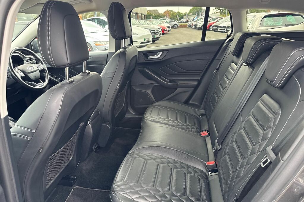 Ford Focus 1.0 Ecoboost Active X Black #31