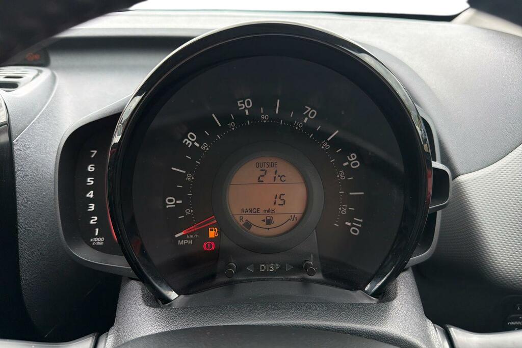 Peugeot 108 Peugeot 108 1.0 Allure Hatchback Man... Red #5