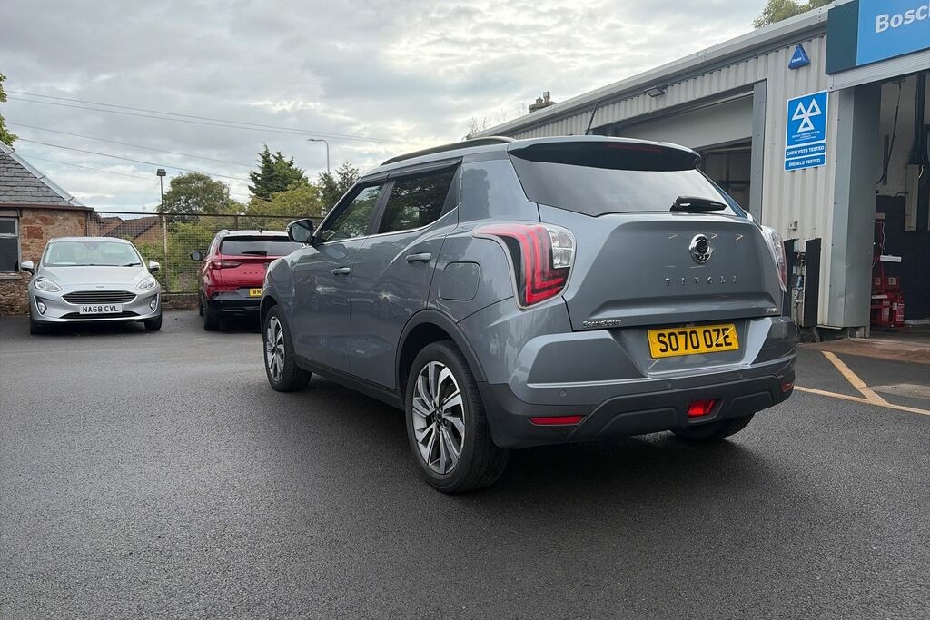 SsangYong Tivoli 1.6 Ex White #25