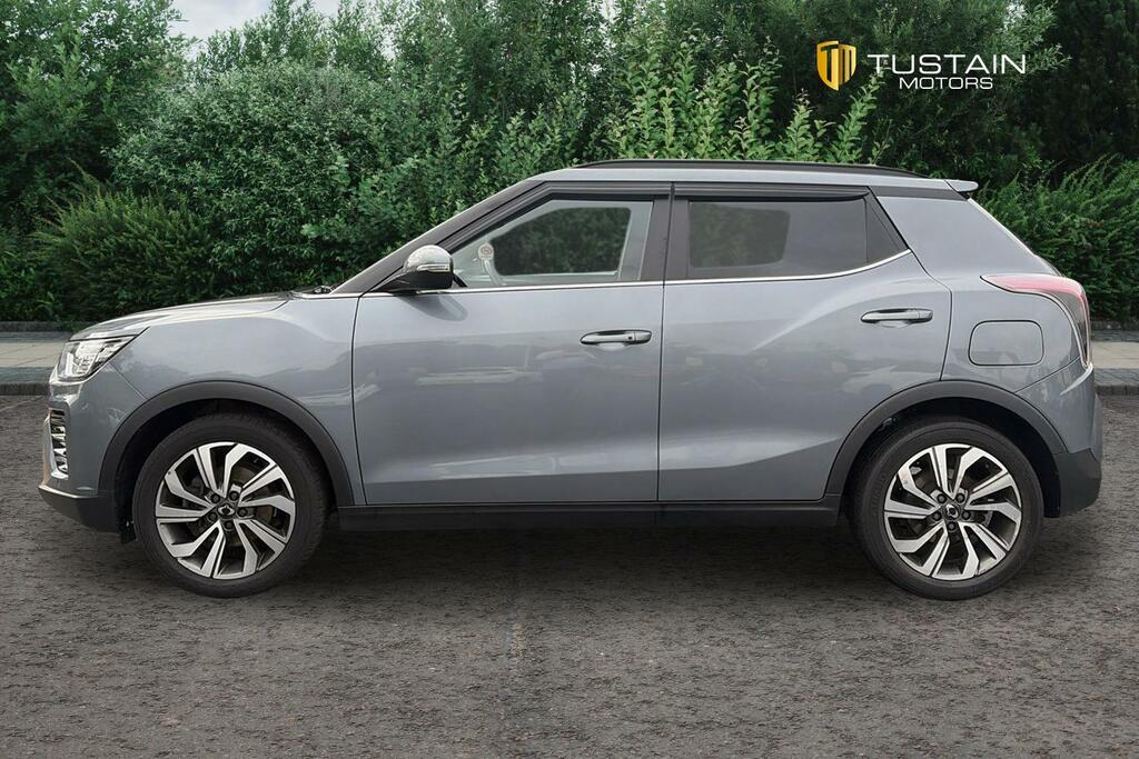SsangYong Tivoli 1.6 Ex White #8