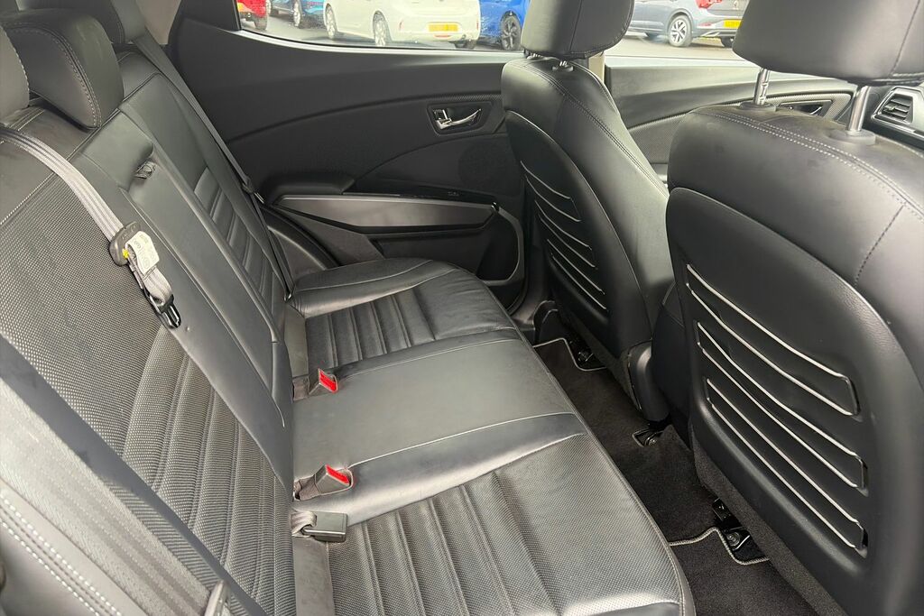 SsangYong Tivoli 1.6 Ex White #21