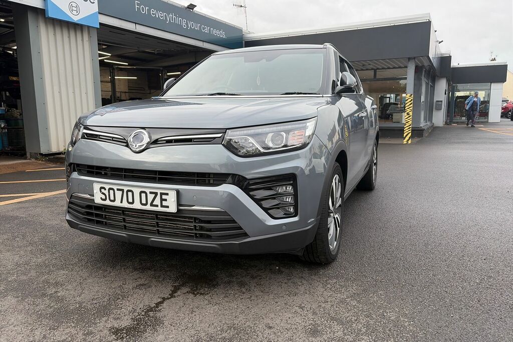 SsangYong Tivoli 1.6 Ex White #24