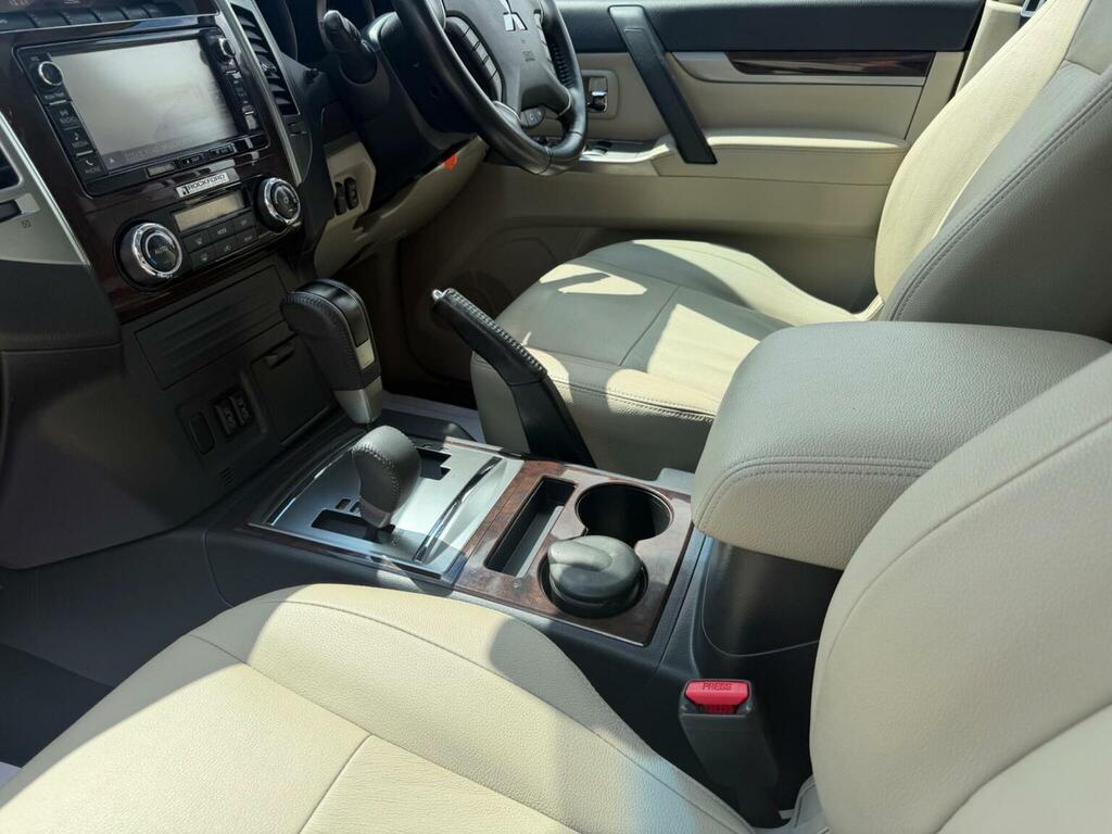 Mitsubishi Shogun 2016 3.2 Di-dc Sg2 Suv 4Wd Euro 6 White #10