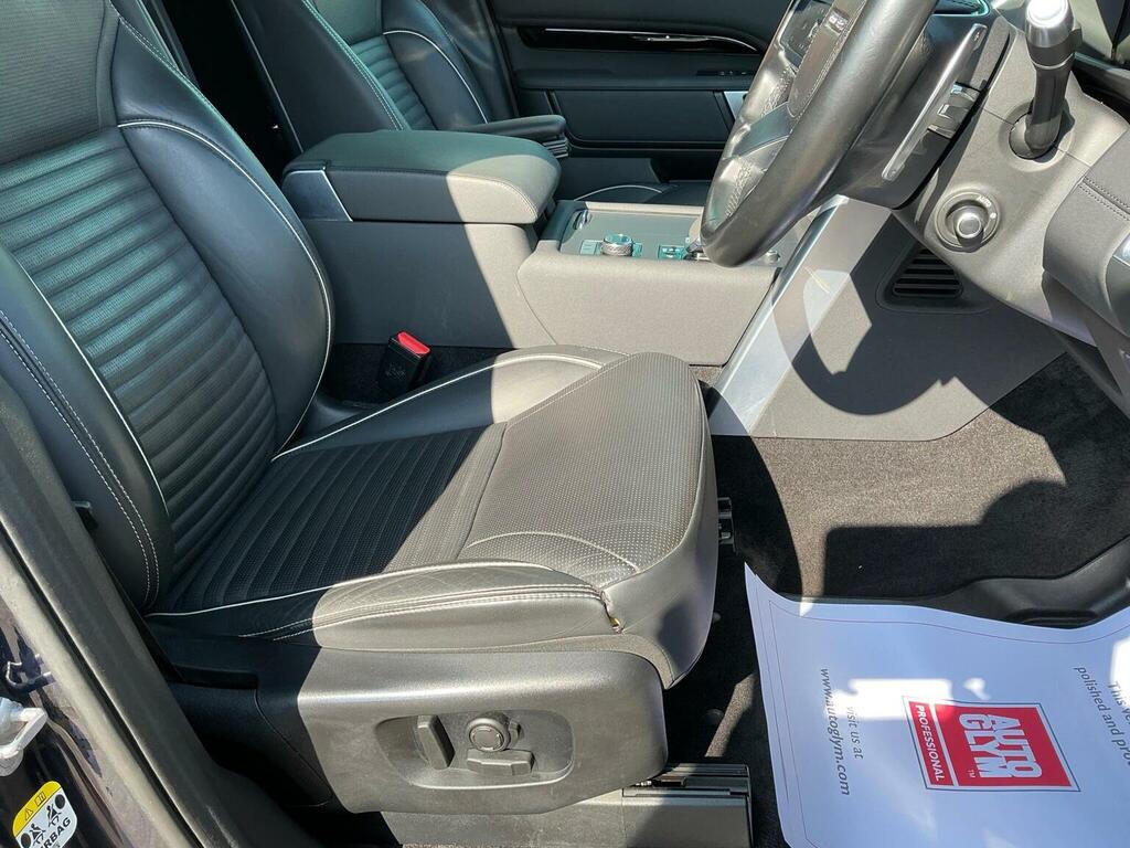 Land Rover Discovery Black #7