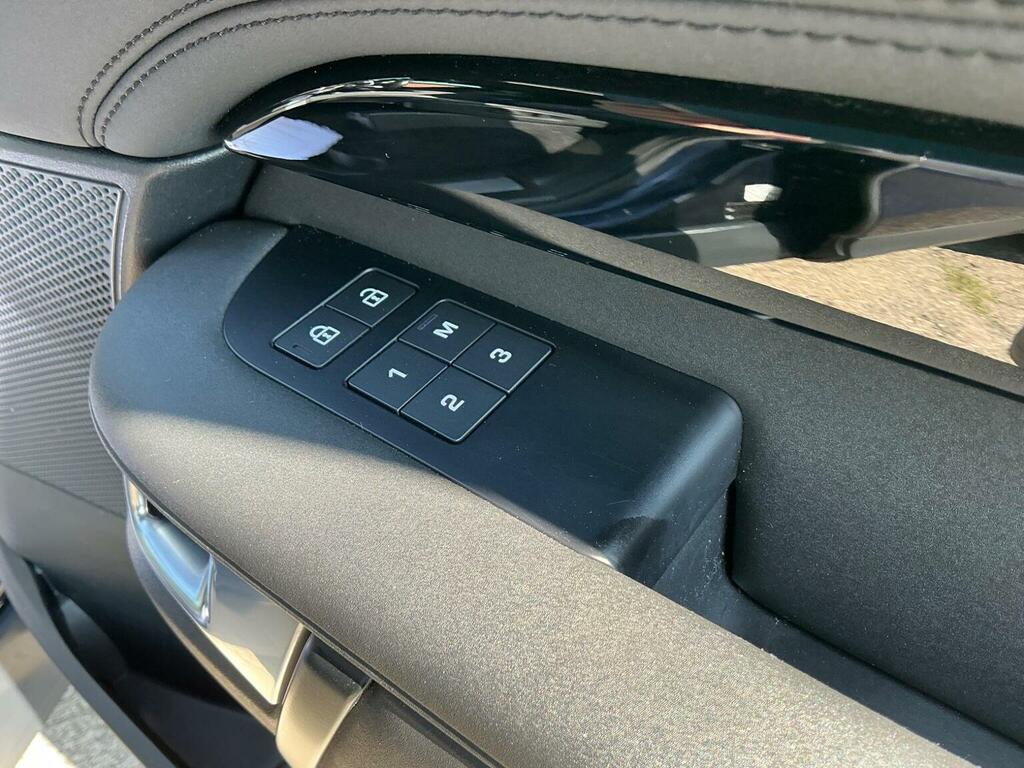 Land Rover Discovery Black #30