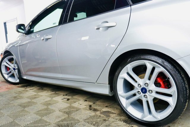 Ford Focus 2.0T Ecoboost St-3 Estate Euro 6 YH66NNC Silver #4