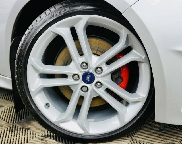Ford Focus 2.0T Ecoboost St-3 Estate Euro 6 YH66NNC Silver #2