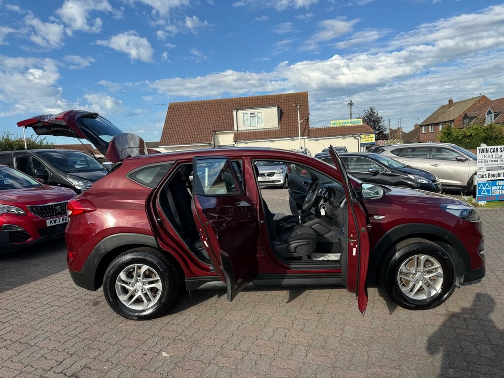 Hyundai Tucson Suv 1.7 Crdi Blue Drive Premium 201616 Blue #42