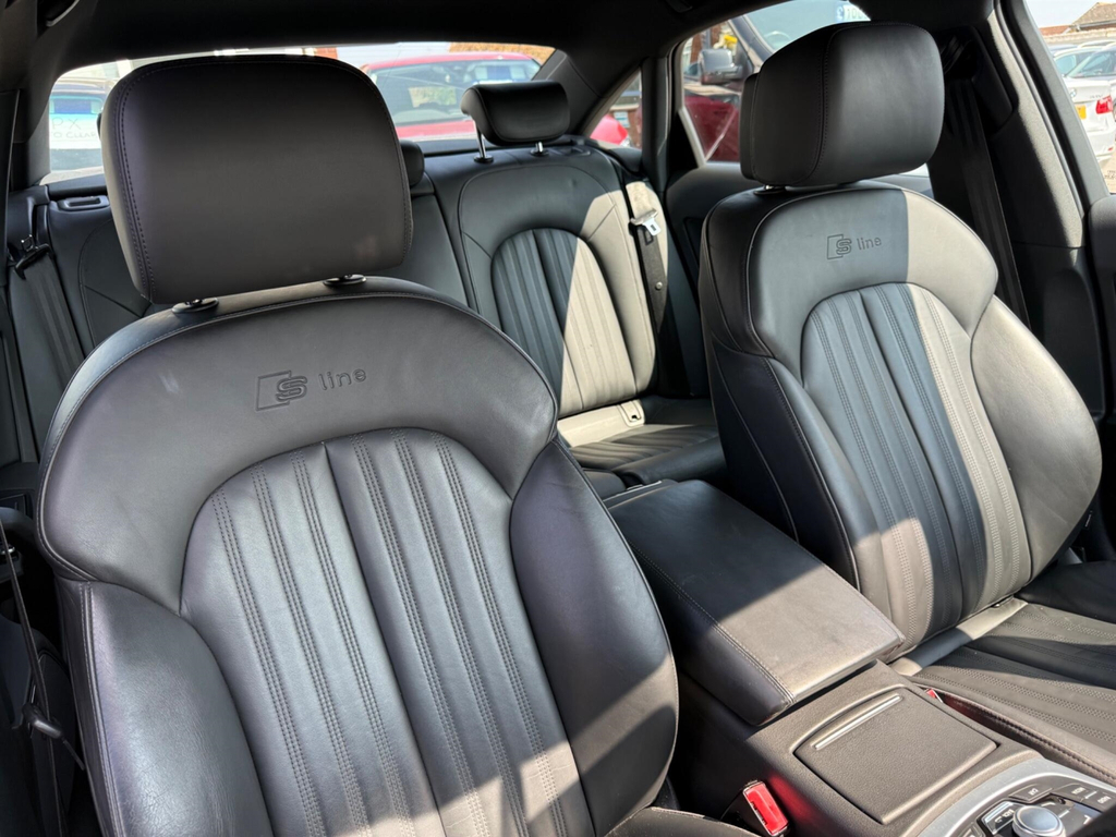 Audi A6 Saloon 2L Black Edition Black #25