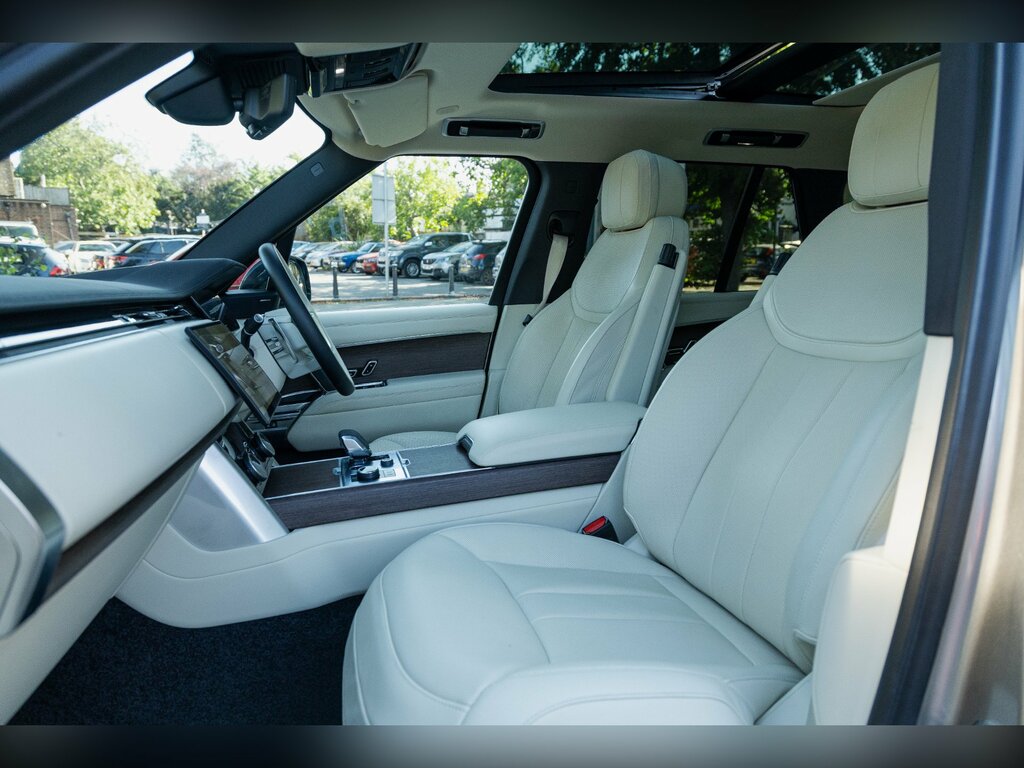 Land Rover Range Rover P460e Batumi Gold Gold #9