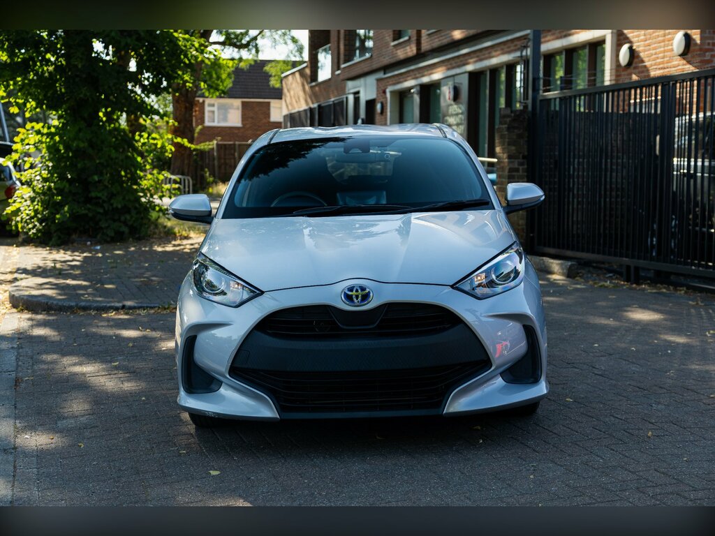 Toyota Yaris 1.5 Vvt-h Icon Hybrid E-cvt Euro 6 Ss Silver #2