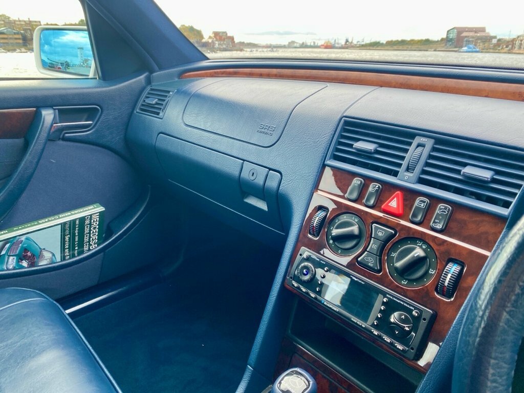 Mercedes-Benz C Class 1.8 C180 Classic Green #44