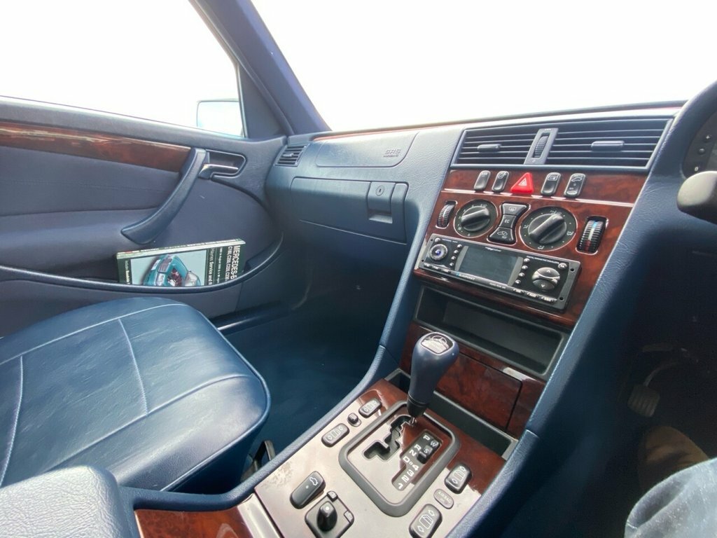 Mercedes-Benz C Class 1.8 C180 Classic Green #40