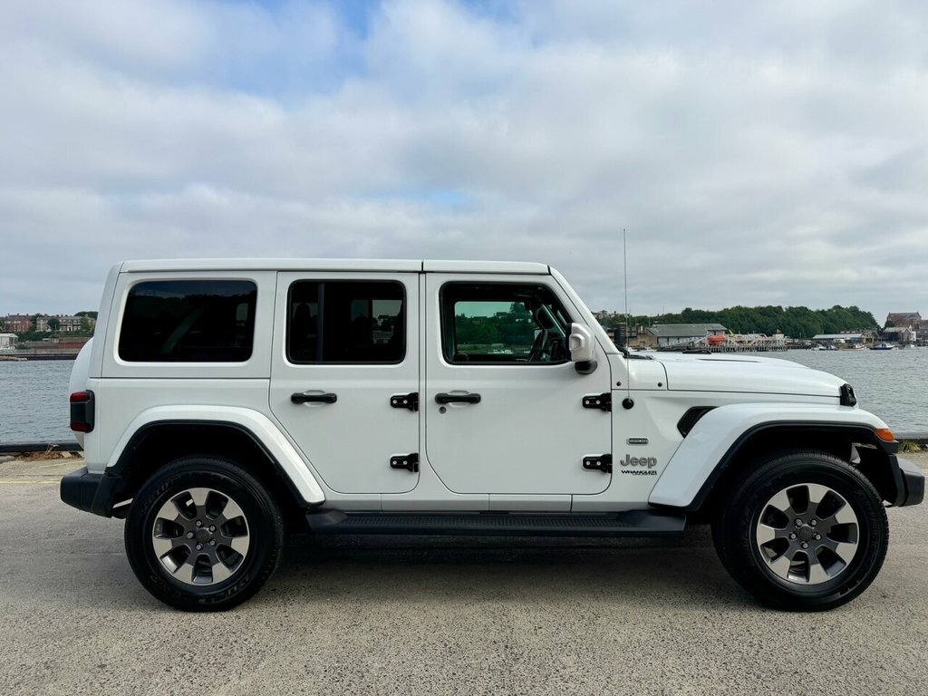 Jeep Wrangler 2L Overland White #3