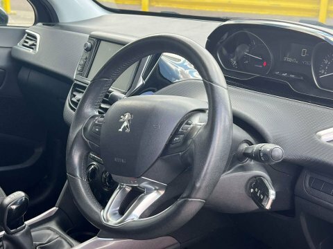 Peugeot 2008 1.2 Puretech Feline Euro 6 Ss Mistral Black #5