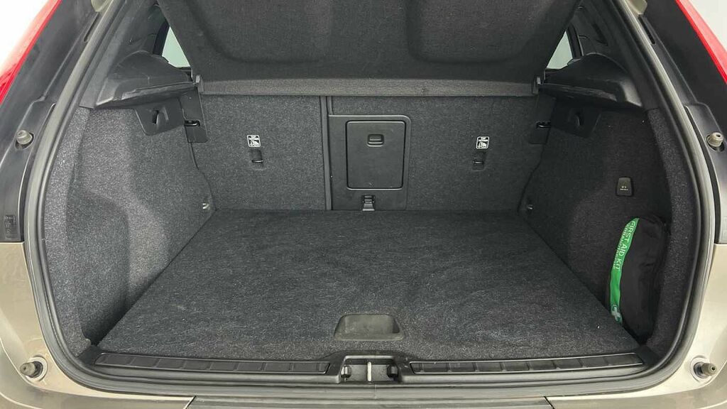 Volvo XC40 R-design, T3 NA22BHD Grey #5