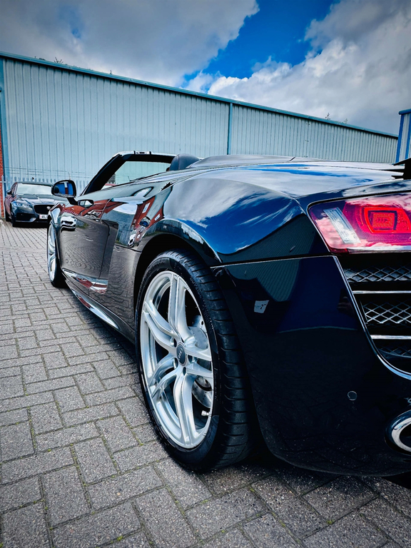 Audi R8 Coupe Black #10
