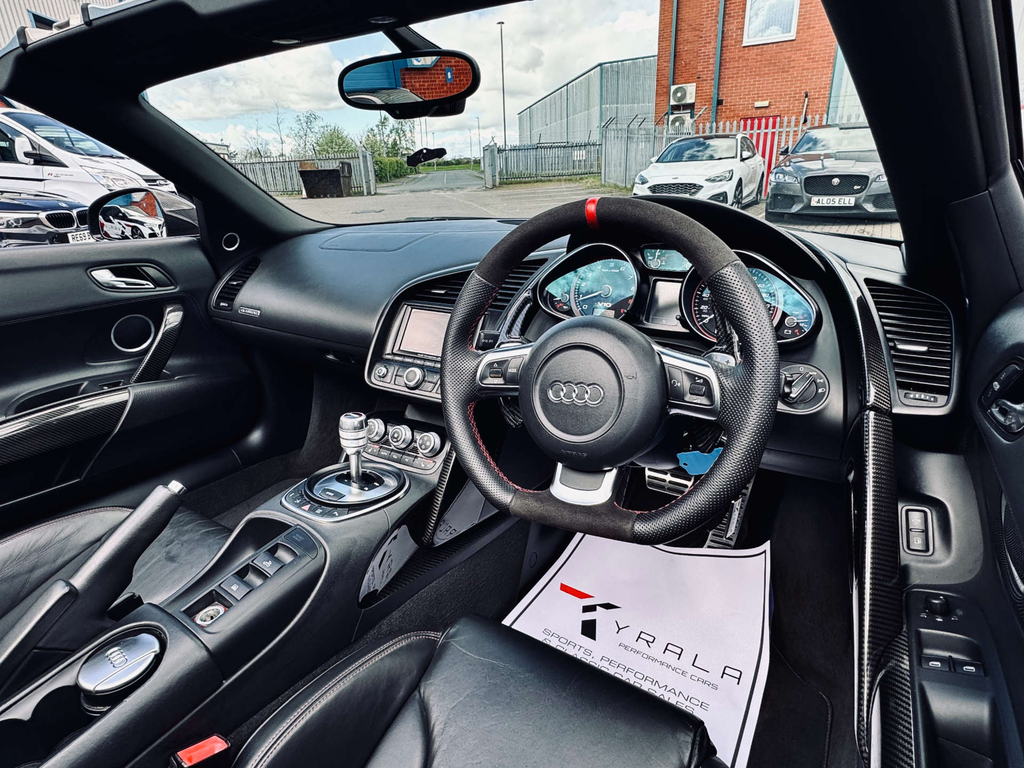 Audi R8 Coupe Black #16