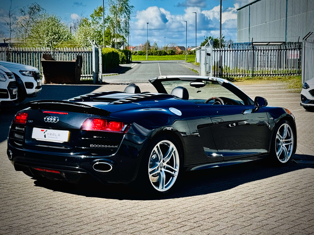 Audi R8 Coupe Black #25