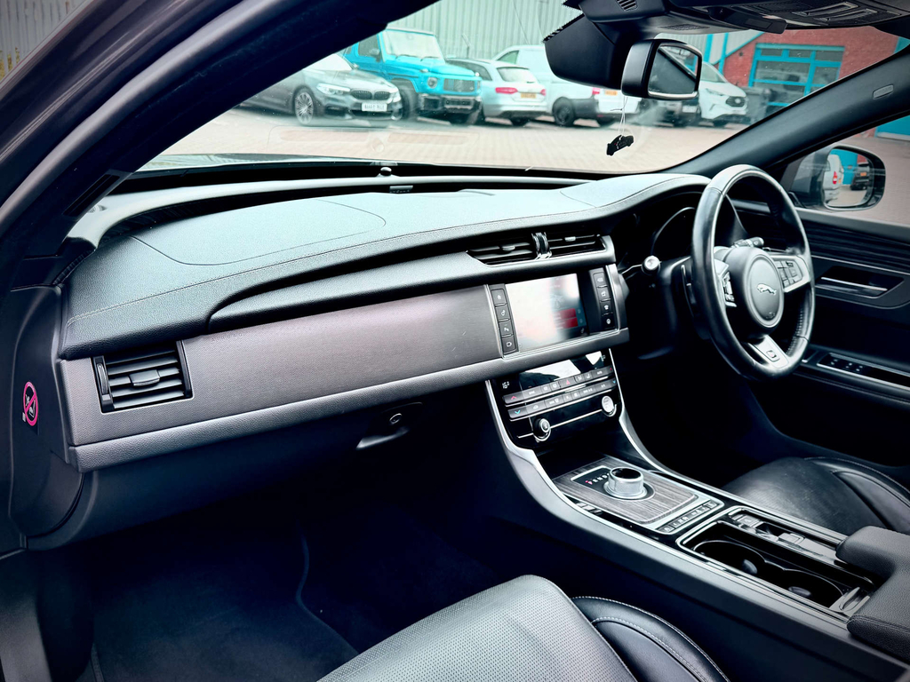 Jaguar XF D R-sport Grey #19