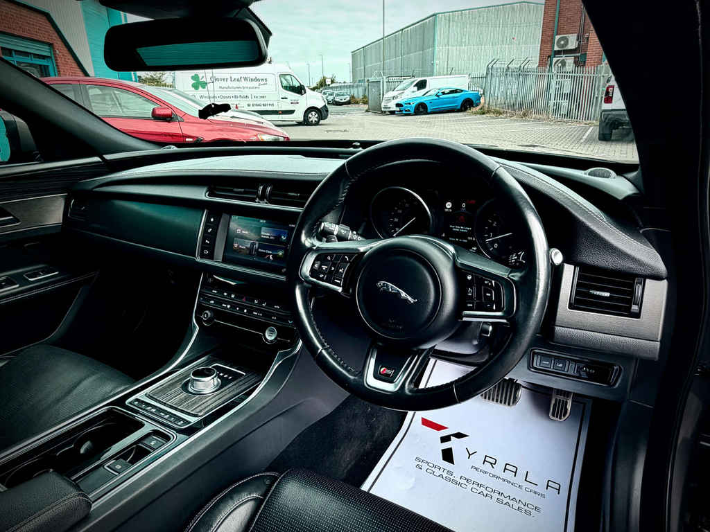 Jaguar XF D R-sport Grey #25