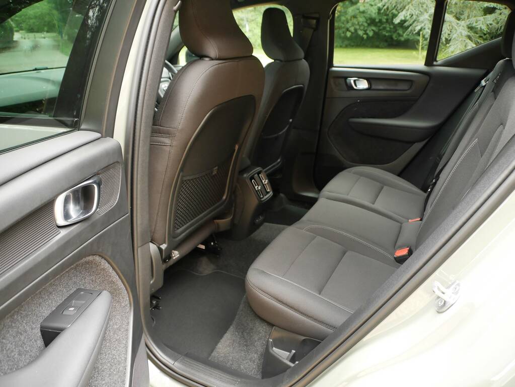 Volvo XC40 2.0 T4 Momentum Awd Geartronic  #16