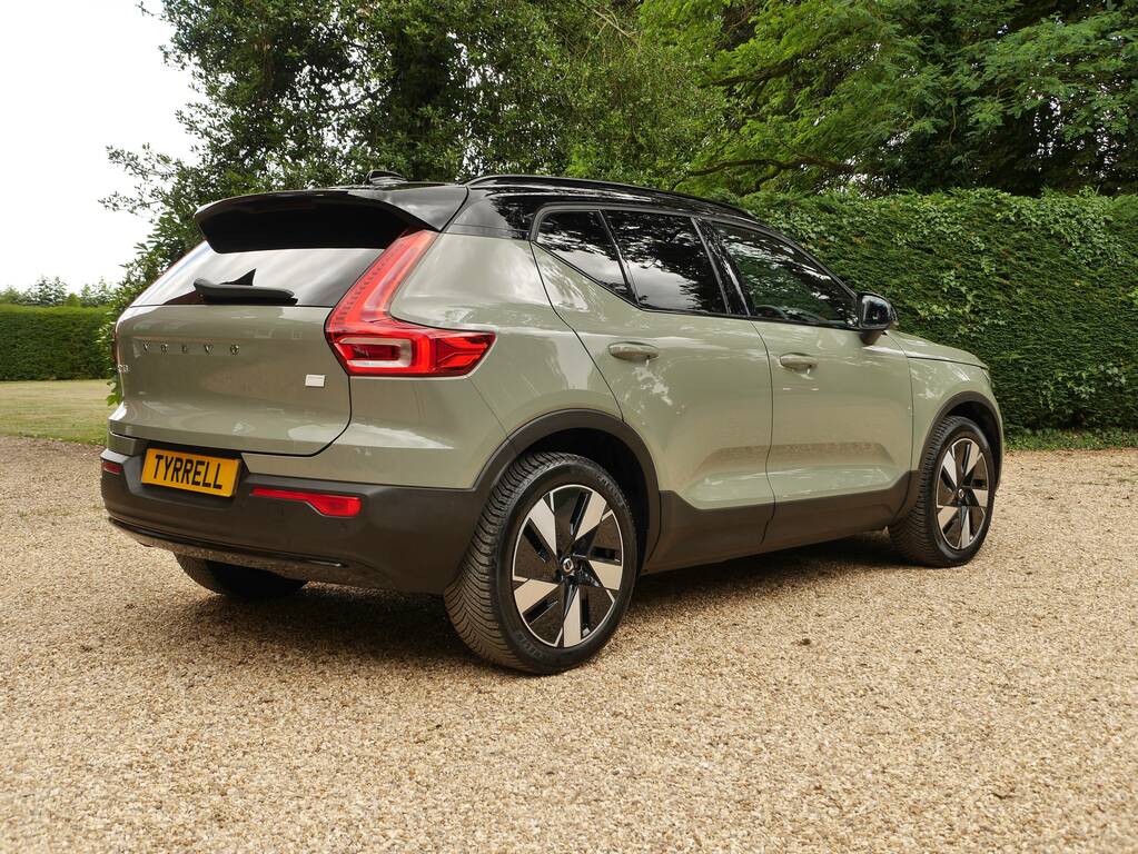 Volvo XC40 Recharge Plus Green #4