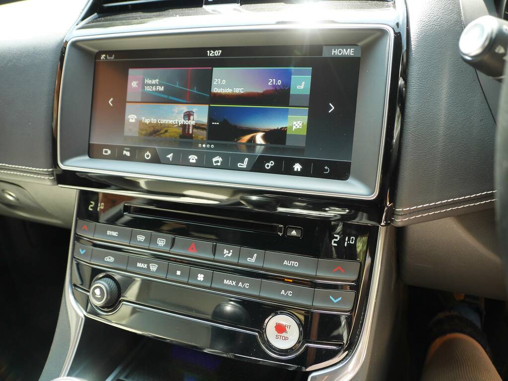 Jaguar XE 2.0 D200 Mhev R-dynamic S Saloon E #24